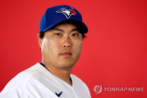 On road to recovery from elbow surgery, Blue Jays pitcher Ryu Hyun-jin throws bullpen session