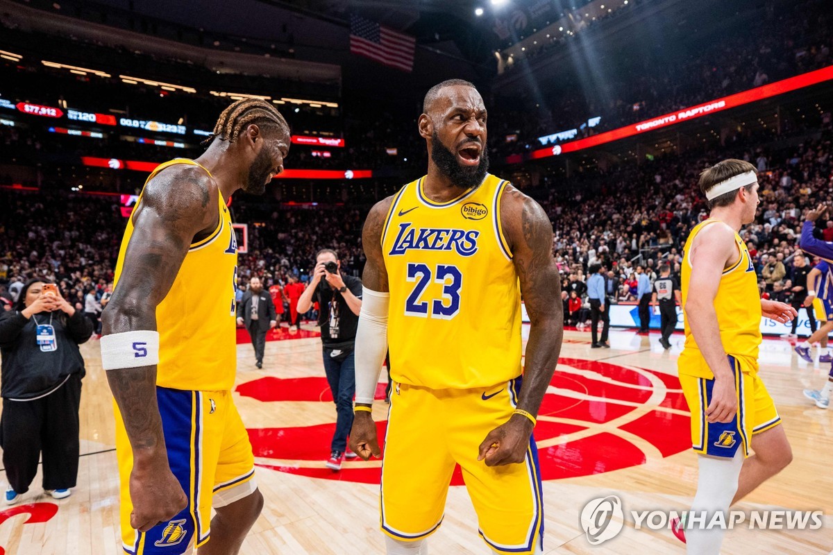 대기록 18년만에 멈췄지만…승리 만든 '킹' 제임스의 어시스트