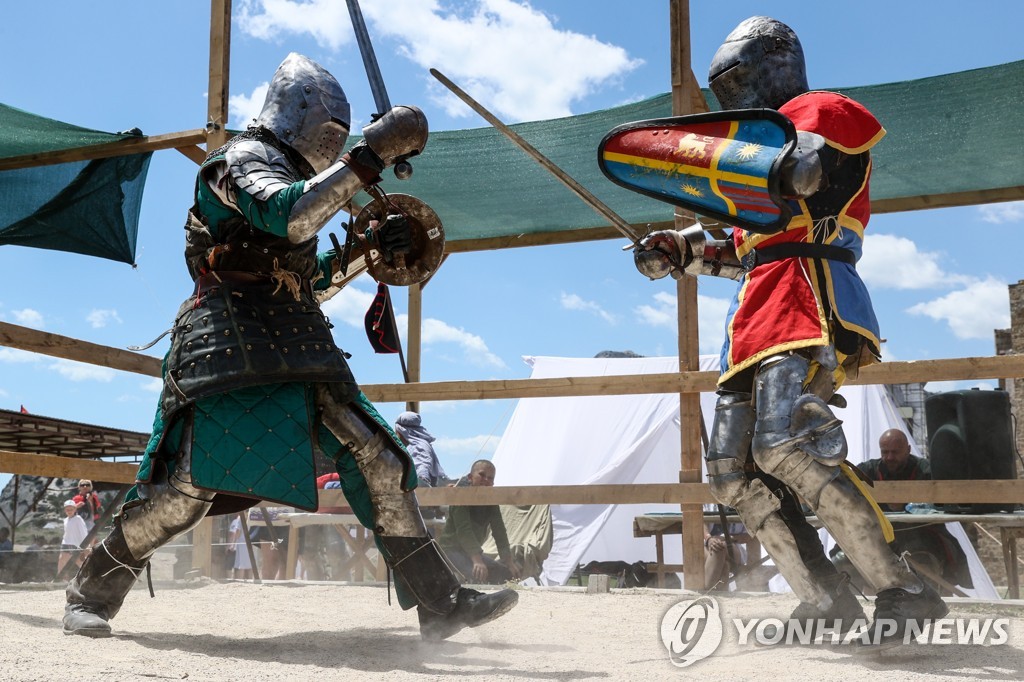 ′중세 기사들의 칼싸움′…2022 제노바 국제 기사 축제