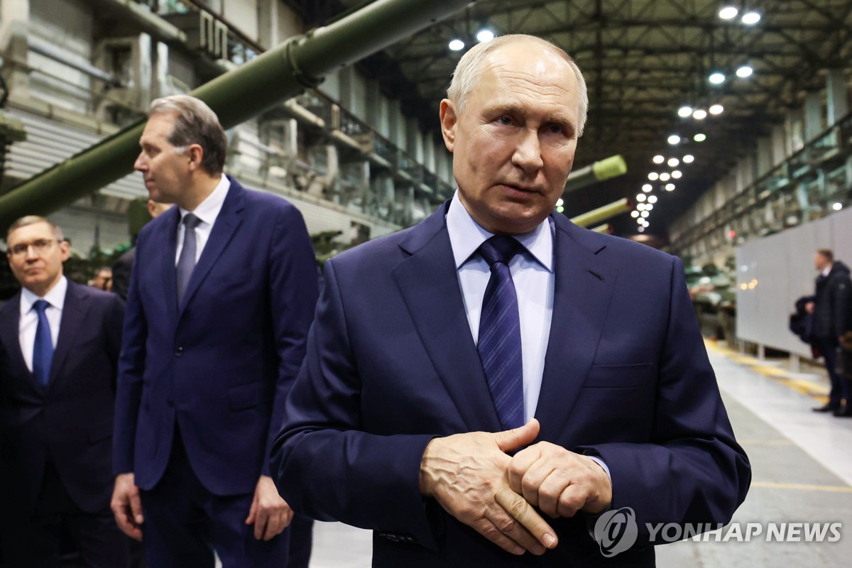 군수공장 둘러보는 푸틴 러시아 대통령