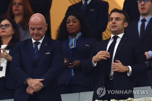 프랑스-모로코 월드컵 준결승전 관람하는 프랑스 대통령