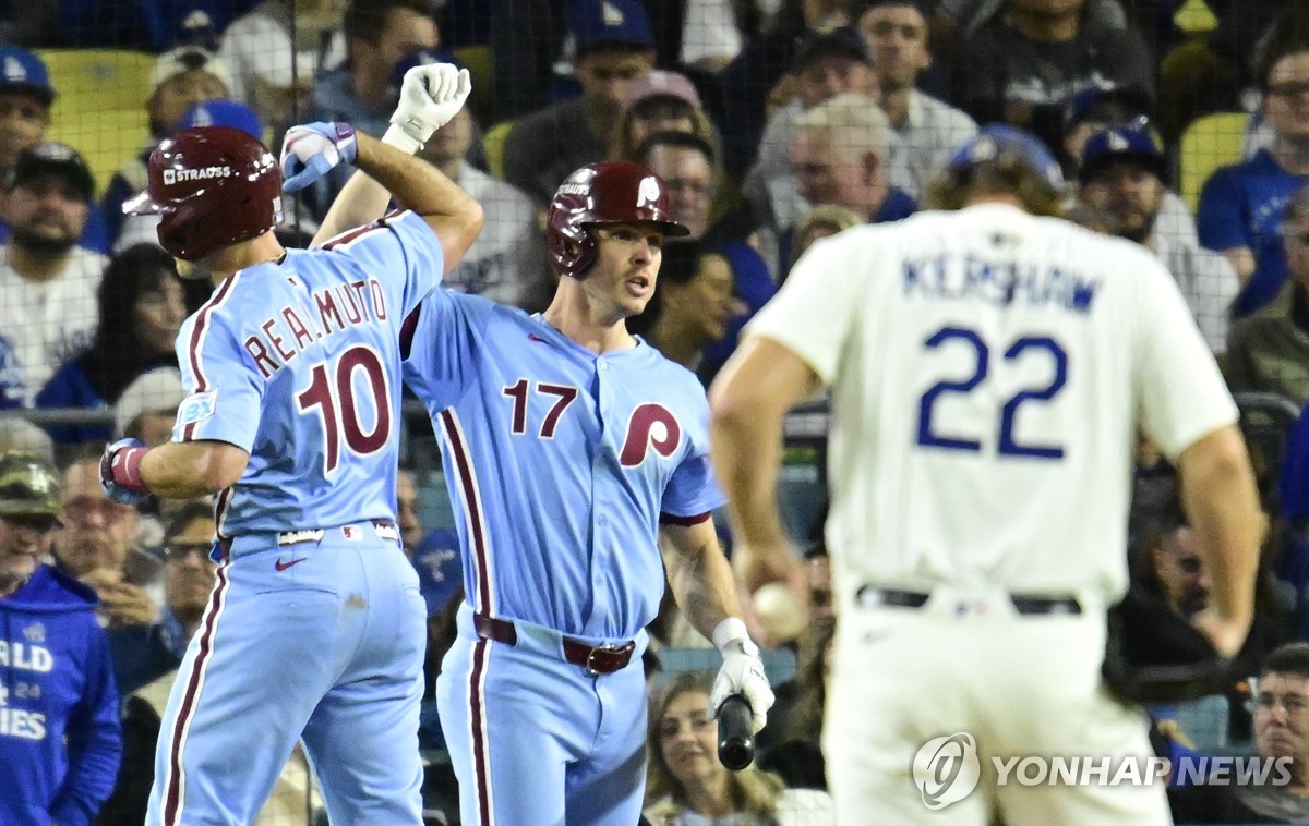 다저스, 필라델피아에 져 NLDS 2승 1패…김혜성은 또 결장