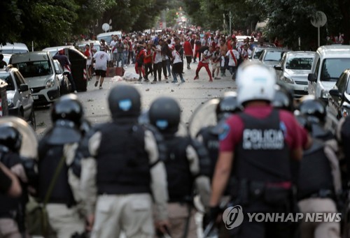 남미클럽대항전 최악의 폭력사태 뒤에는 '아르헨 축구 마피아'