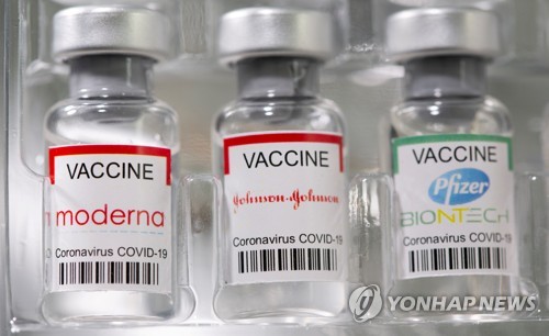 '오미크론'에 바빠진 백신 제조사들…"부스터샷 개발 착수"(종합)