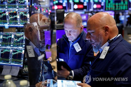 '생각보다 약한 오미크론'에 뉴욕증시 반등…다우 1.9%↑