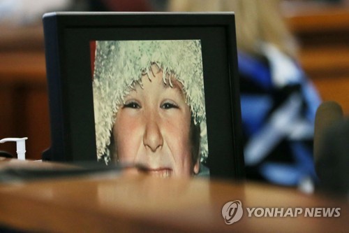 (오스틴 미국 로이터=연합뉴스) 2012년 샌디훅 초등학교 총기참사로 숨진 당시 6살 제시 루이스의 사진. 2022.8.3 photo@yna.co.kr