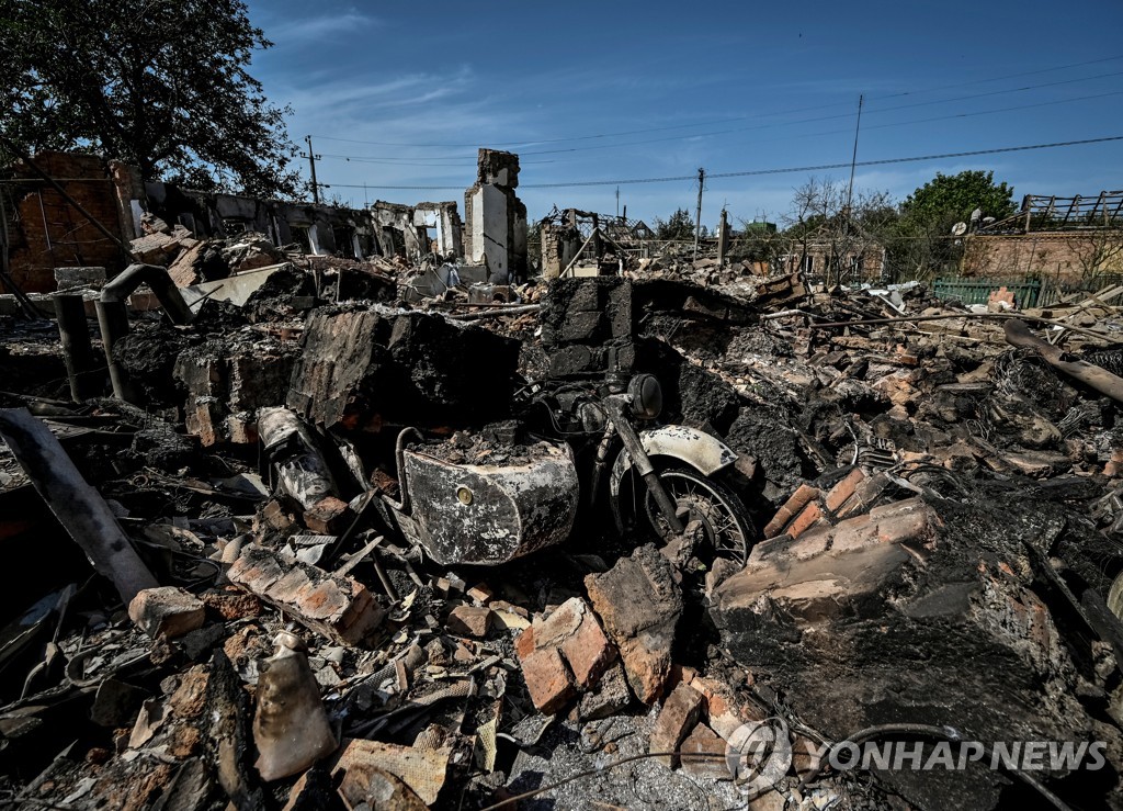 러시아군의 포격으로 파괴된 자포리자 원전 인근 도시 오리히프