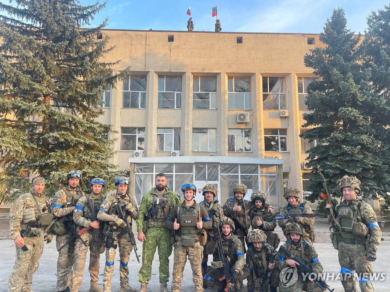 우크라이나 동부 도네츠크 리만 탈환한 우크라이나 군인