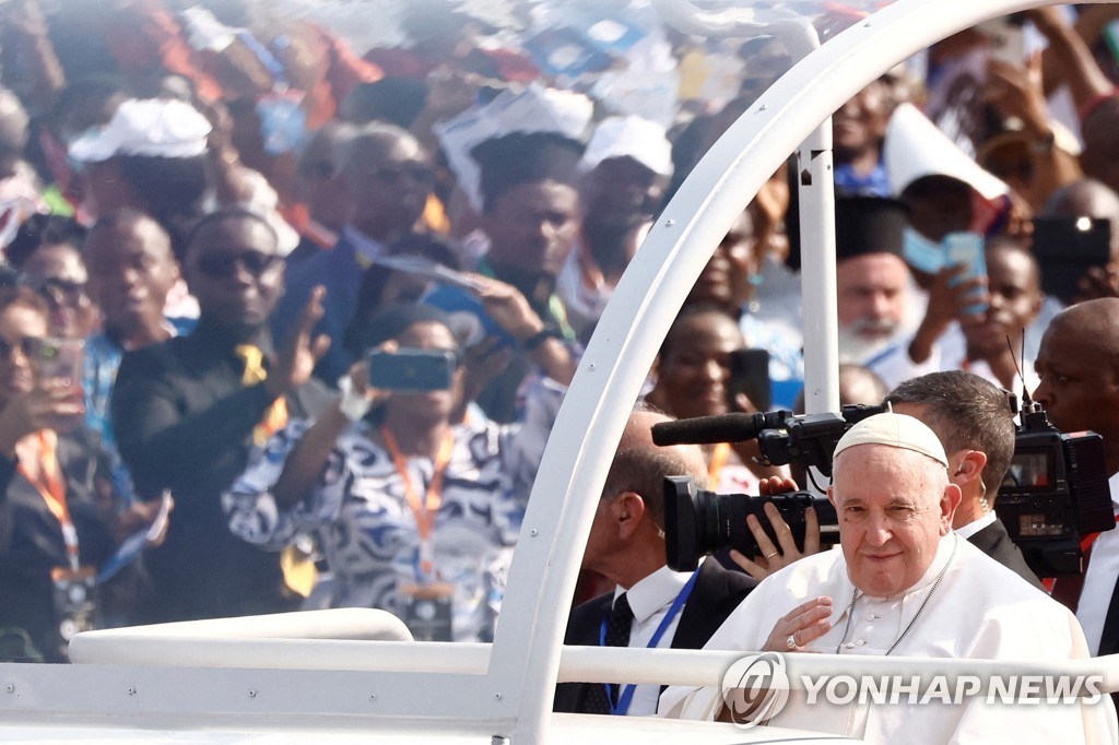 교황, 민주콩고서 100만 인파속 미사…"평화위해 용서해야"