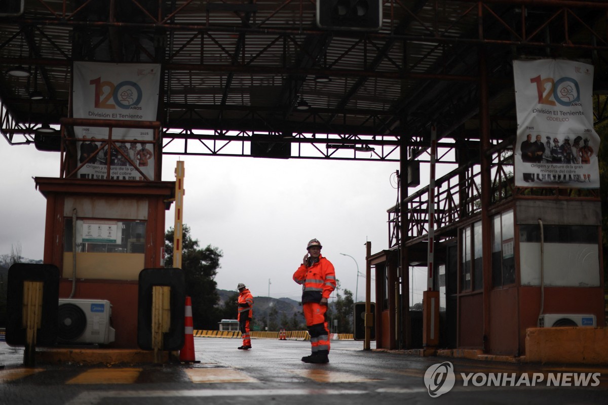 '세계 최대 구리업체' 칠레광산서 붕괴사고…5명 매몰·…