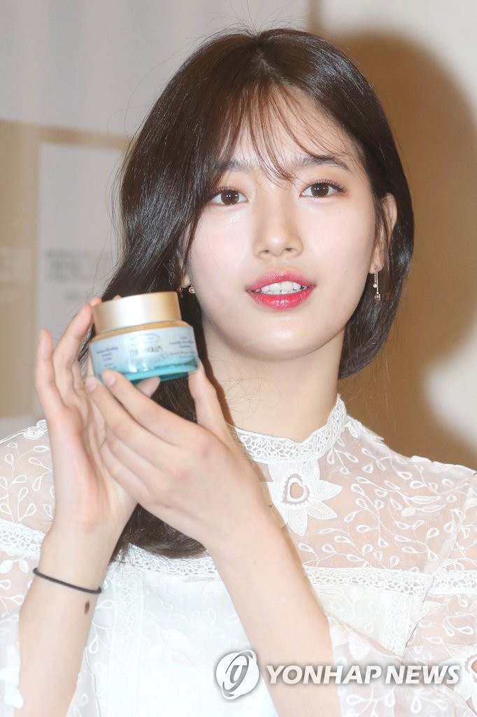 수지, 투명하게 빛나는 피부 | 연합뉴스