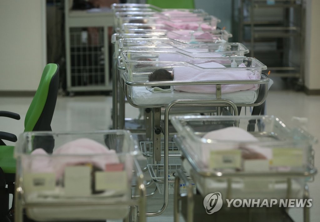 서울의 한 신생아 병실모습