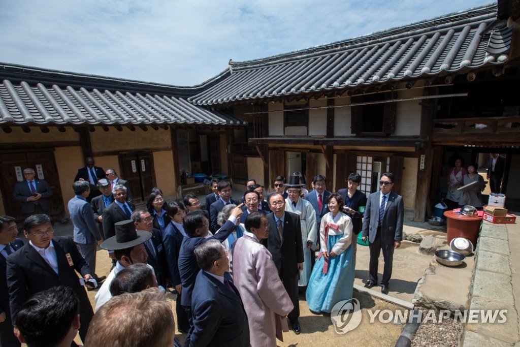 하회마을 둘러보는 반기문 | 연합뉴스