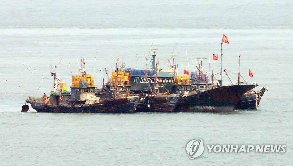 違法操業中の中国漁船