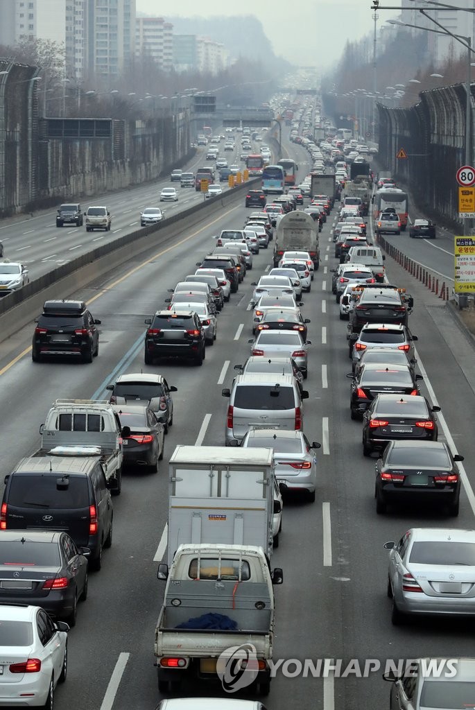 帰省ラッシュで混雑 聯合ニュース