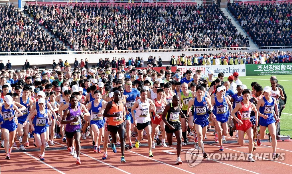北朝鮮は毎年４月に国際マラソン大会を開いている。今年の「万景台賞マラソン大会」のようす（資料写真）＝（朝鮮中央通信＝聯合ニュース）