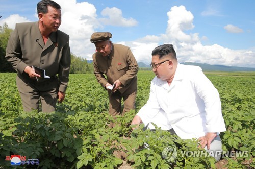 North Korean leader Kim Jong-un (R) visits Junghung Farm in Samjiyon County in the country's north in this photo from the North's Korean Central News Agency on July 10, 2018. (For Use Only in the Republic of Korea. No Redistribution) (Yonhap)