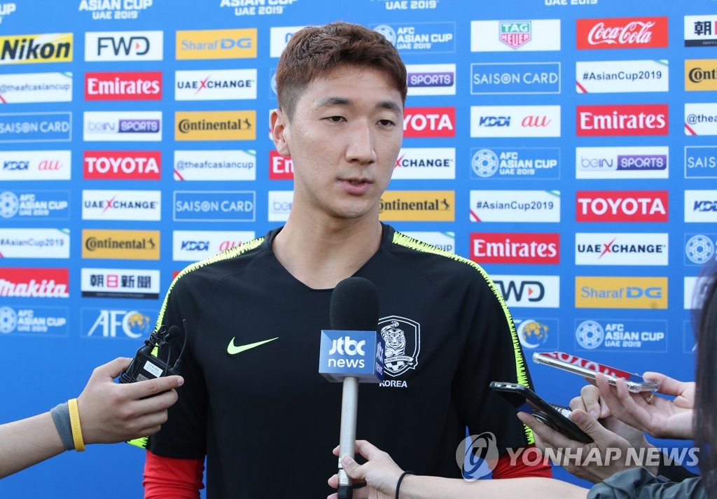 South Korean midfielder Jung Woo-young speaks to reporters ahead of national team training at SSAD Al Mamzar in Dubai, the United Arab Emirates, on Jan. 9, 2019. (Yonhap)