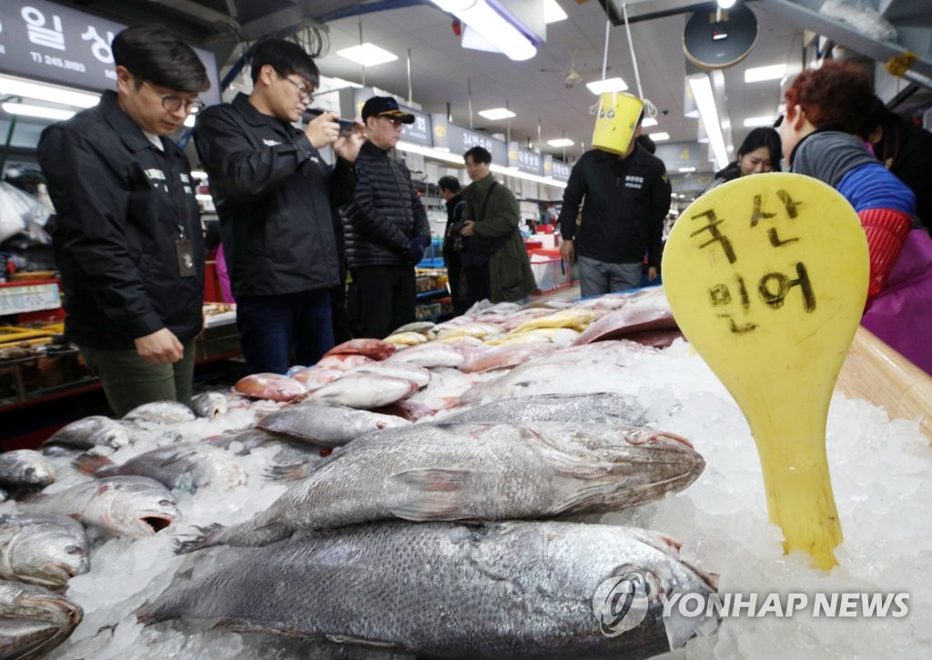 水産物が並ぶ釜山のチャガルチ市場（資料写真）＝（聯合ニュース）
