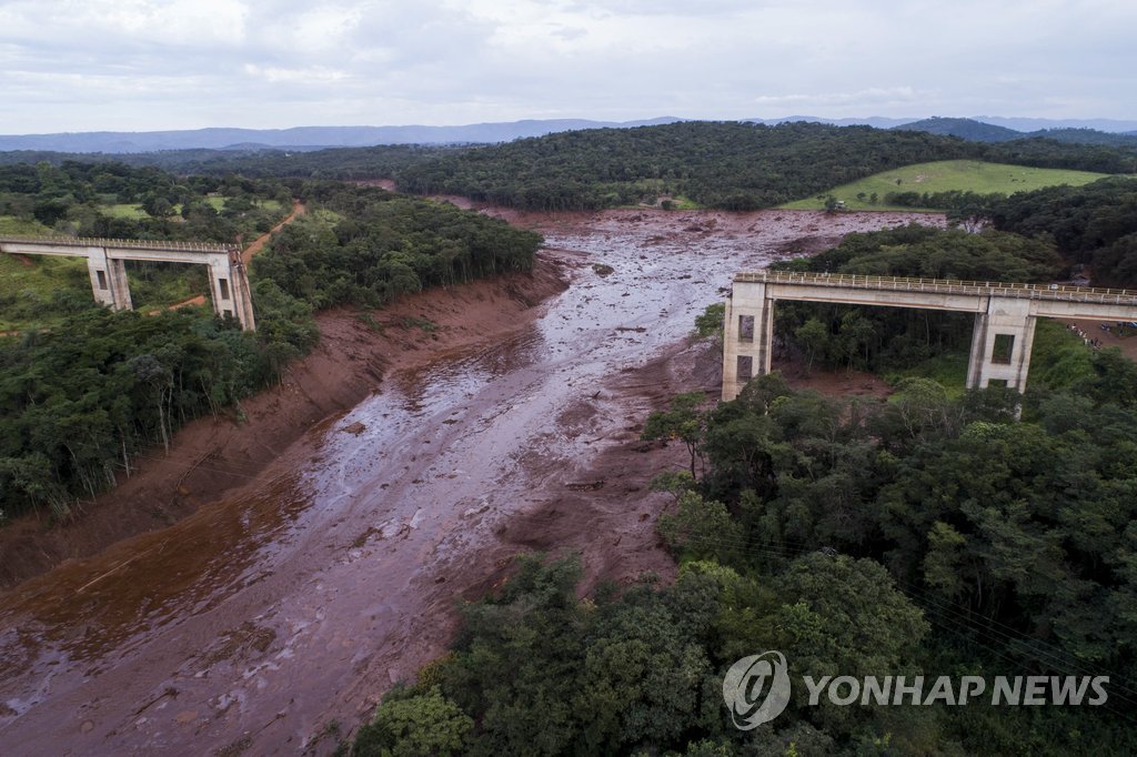 브라질 남동부 3개 광산 댐 붕괴…200∼300명 실종