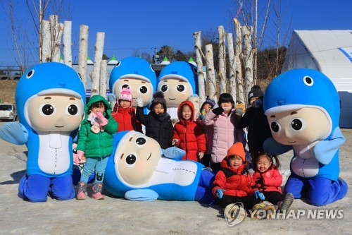 "역시 원조" 설 연휴 첫날 인제 빙어축제 분위기 절정(종합)