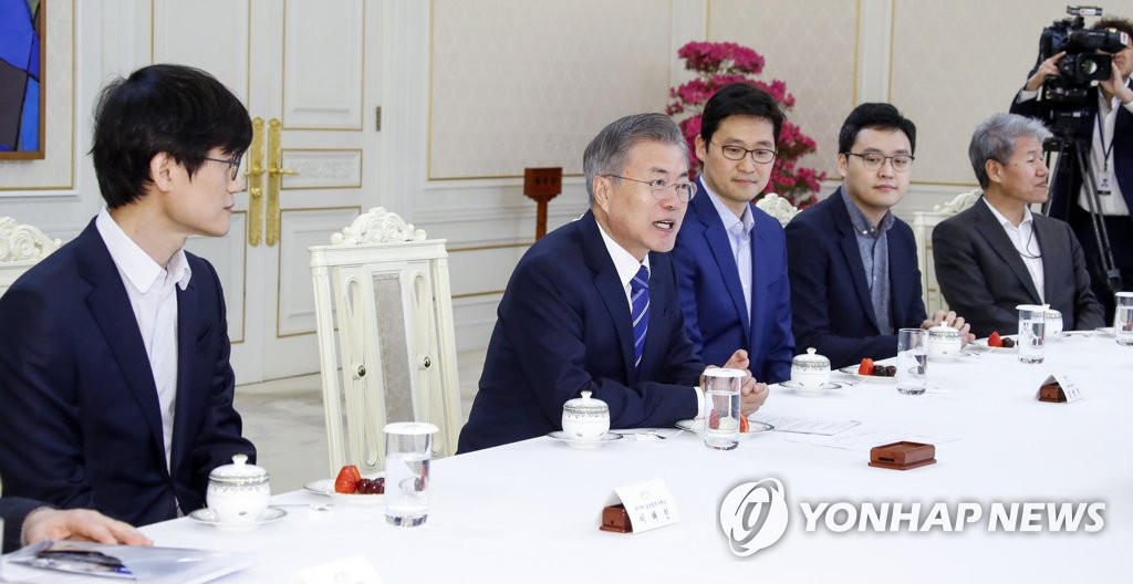 (LEAD) President Moon emphasizes need for more startup businesses