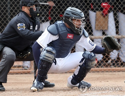 Christian Bethancourt is pitching in the Panama Winter League