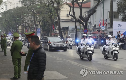 (2ª AMPLIACIÓN) Kim Jong-un visita la embajada norcoreana en Hanói