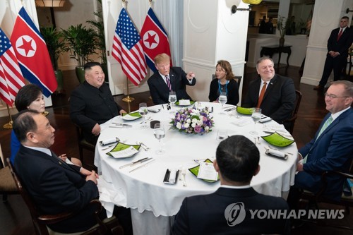 Premier dîner Kim-Trump