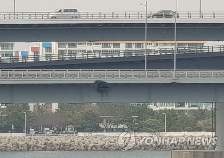 This photo provided by the Korea Coast Guard shows the damage to the Gwangan Bridge in Busan, 450 kilometers southeast of Seoul, inflicted by the Russian cargo ship Seagrand following a collision on Feb. 28, 2019. (Yonhap)