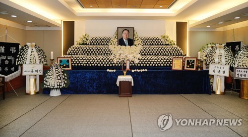 재계 '큰어른' 박용곤 두산 명예회장 빈소에 조문 발길(종합)