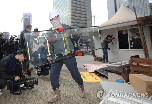 Se retiran las tiendas de campaña en memoria de las víctimas del Sewol