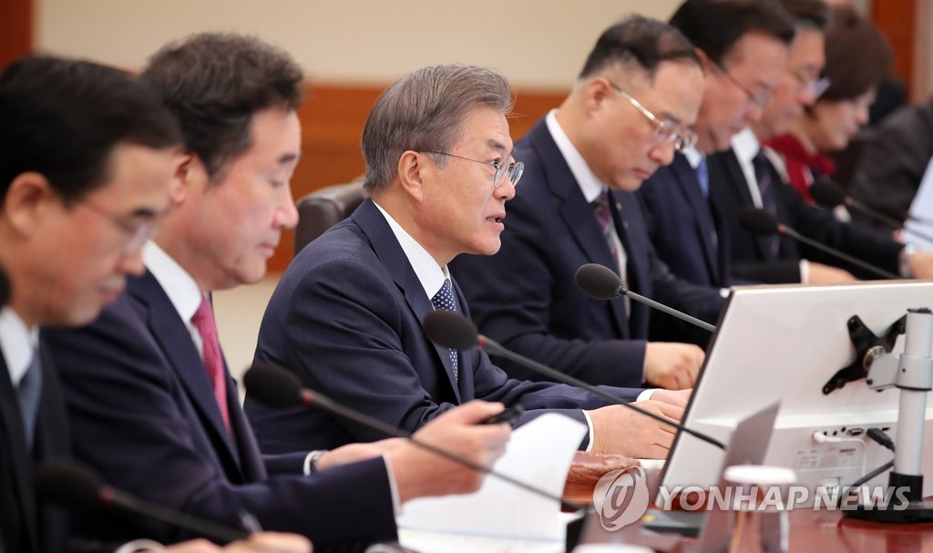 President Moon Jae-in (3rd from L) speaks in a weekly Cabinet meeting held at his office Cheong Wa Dae in Seoul on March 19, 2019. (Yonhap)