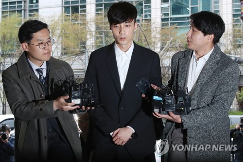 Roy Kim à la police