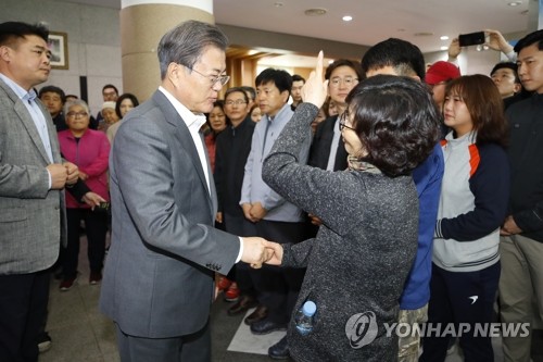 Moon visite le Gangwon frappé par des incendies