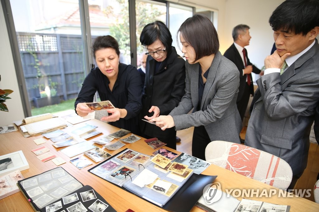 영국인 독립유공자 후손 찾은 피우진 국가보훈처장 | 연합뉴스 영국인 독립유공자 후손 찾은 피우진 국가보훈처장 | 연합뉴스