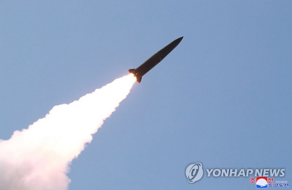 朝鮮中央通信が公開した「火力打撃訓練」の写真＝（聯合ニュース）
