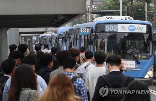 Los autobuses operan con normalidad