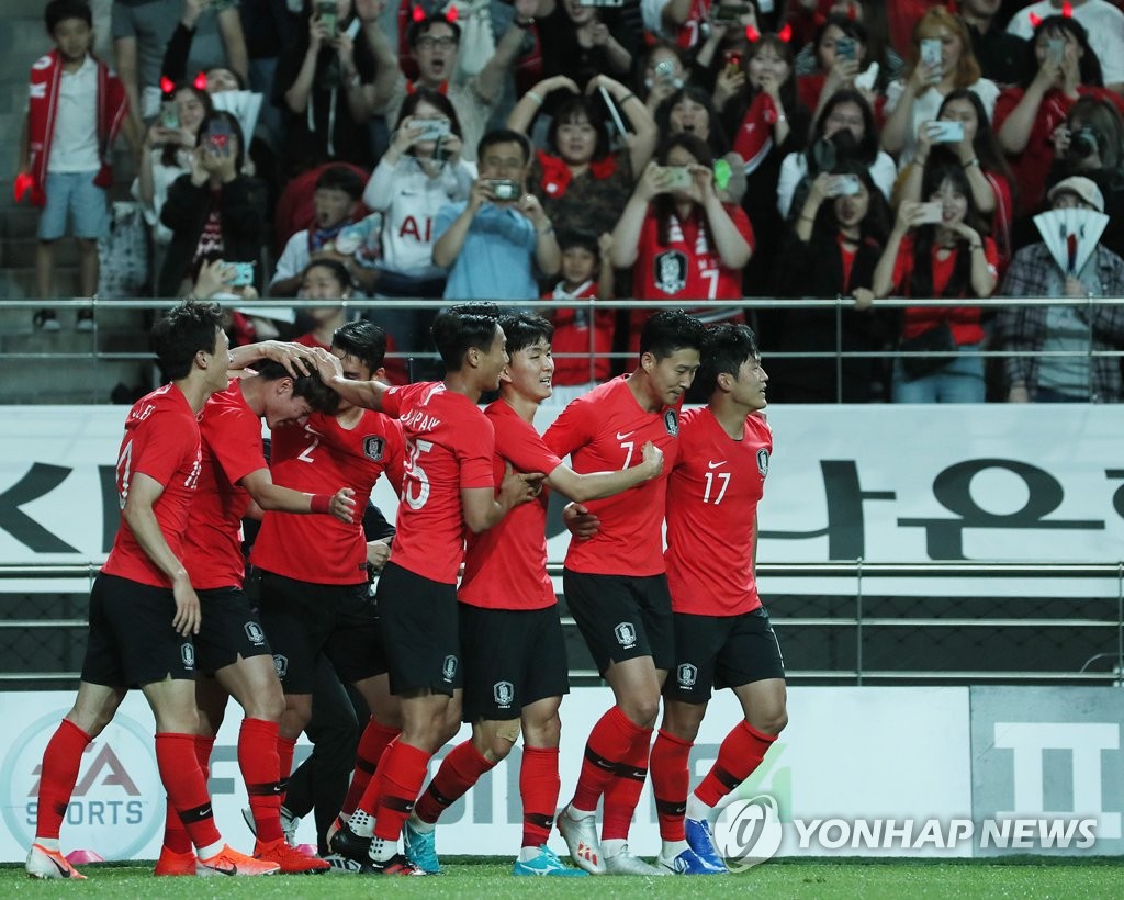 골세리머니를 펼치는 한국 축구대표팀