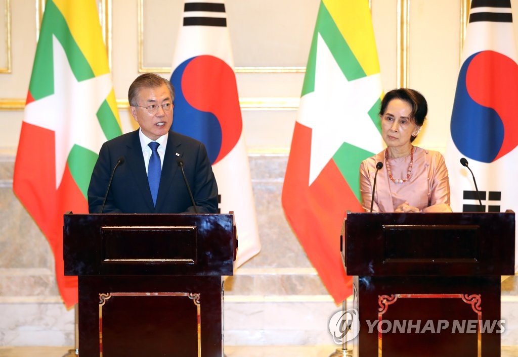 In the file photo taken Sept. 3, 2019, South Korean President Moon Jae-in (L) speaks during a joint press conference with Myanmar's State Counsellor Aung San Suu Kyi after their summit at the Presidential Palace in Naypyitaw, Myanmar. (Yonhap)