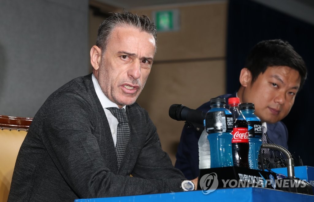 South Korean men's national football team head coach Paulo Bento (L) speaks at a press conference at Korea Football Association House in Seoul on Sept. 30, 2019. (Yonhap)