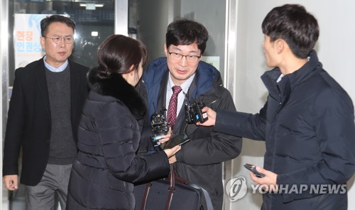 '성폭행 의혹' 김건모, 전국투어 일정 전면 취소
