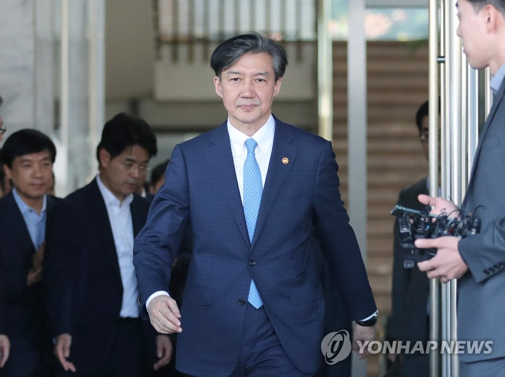 This file photo, dated Oct. 14, 2019, shows Justice Minister Cho Kuk exiting the ministry's building in Gwacheon, Gyeonggi Province, after announcing his decision to resign. (Yonhap)