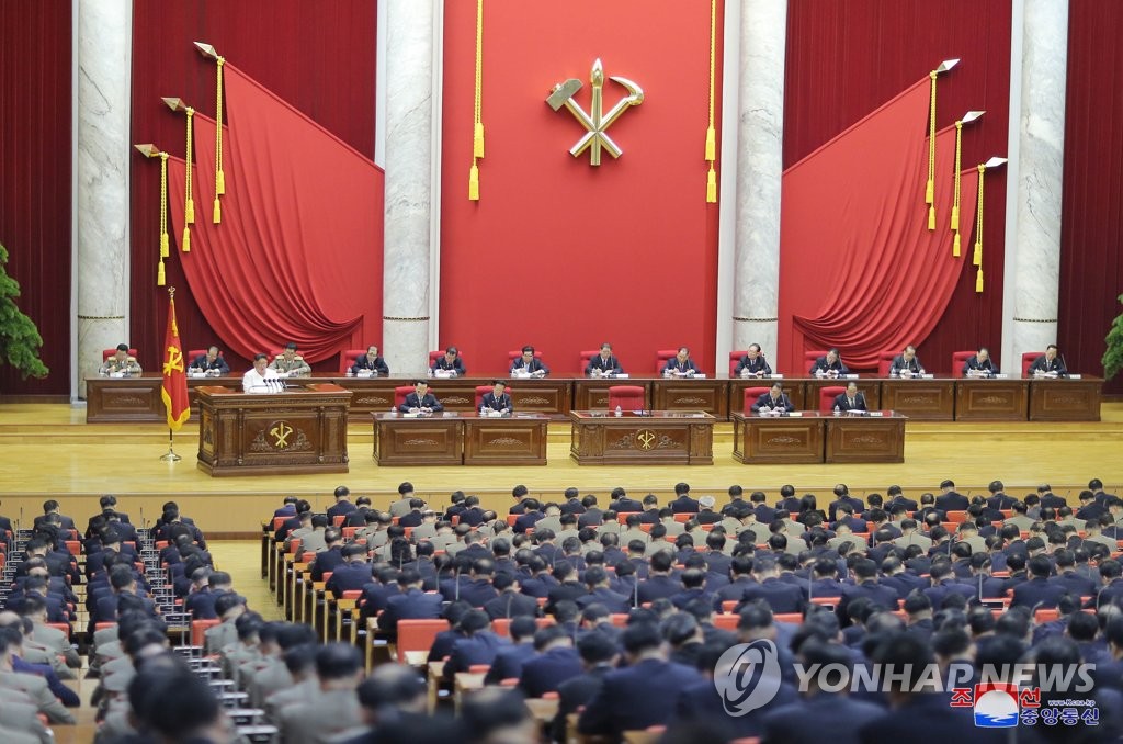 كوريا الشمالية تناقش في اليوم الثاني للاجتماع العام للحزب الحاكم التدابير لضمان سيادتها وأمنها - 3