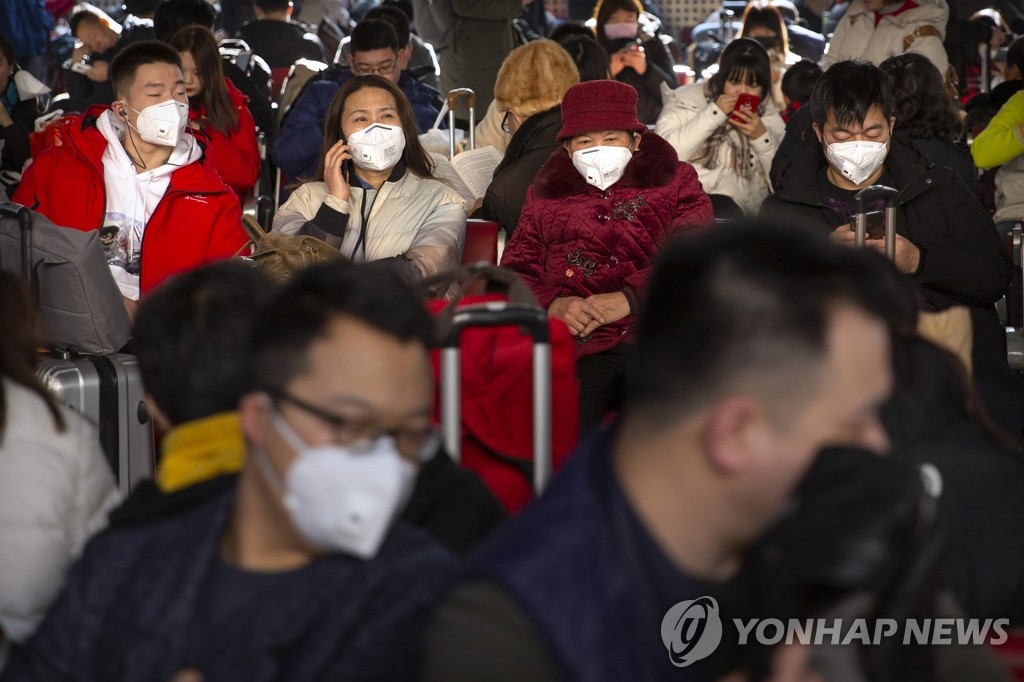 '우한 폐렴' 확산 우려…마스크 쓴 중국 여행객들