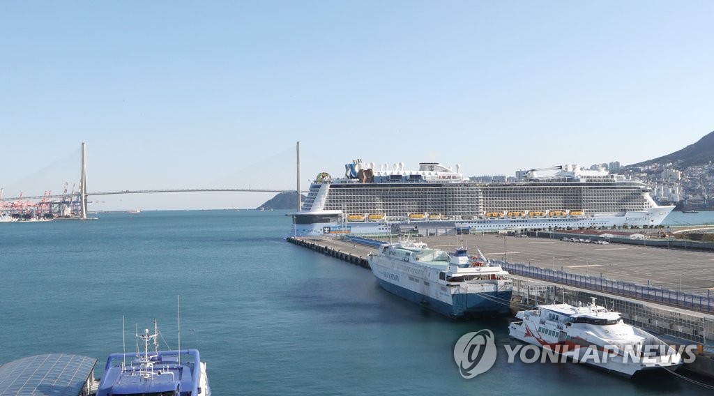 クルーズ船が停泊中の釜山港（資料写真）＝（聯合ニュース）