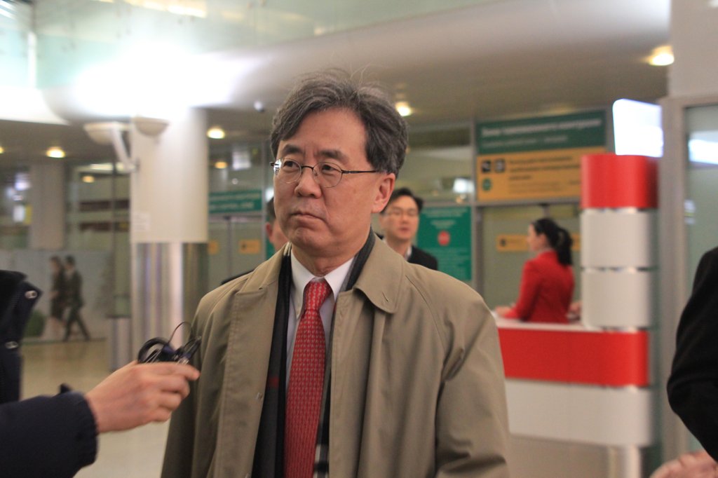 Senior Cheong Wa Dae official in Moscow over Putin's plan to visit S. Korea