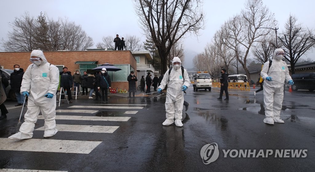South Korean health authorities disinfect streets to prevent the spread of the novel coronavirus in Seoul on Feb. 13, 2020. (Yonhap)