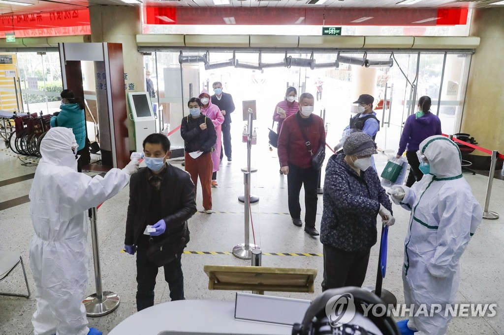 일반 환자 진료 재개하는 중국 우한 병원들