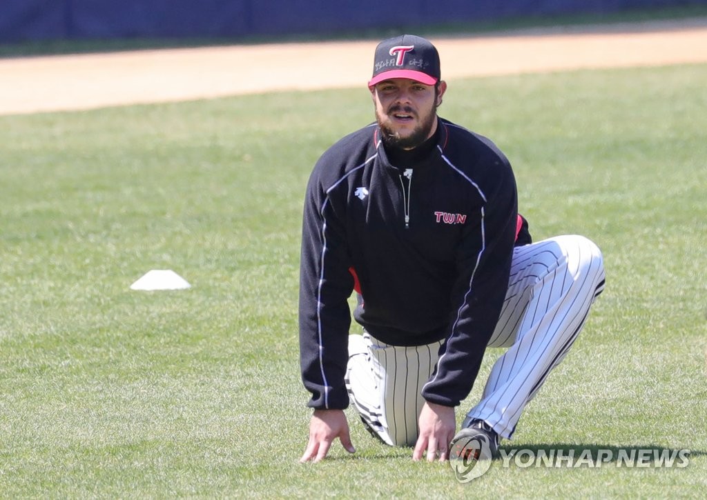 Roberto Ramos of the LG Twins stretches before practice at Jamsil Stadium in Seoul on April 8, 2020. (Yonhap)